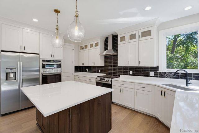 913 Kimberly Court, Troy, MI 48098