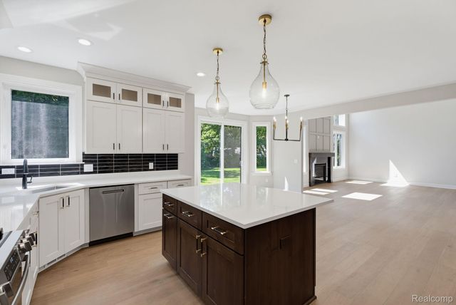 913 Kimberly Court, Troy, MI 48098