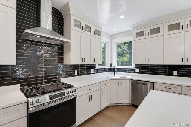 913 Kimberly Court, Troy, MI 48098