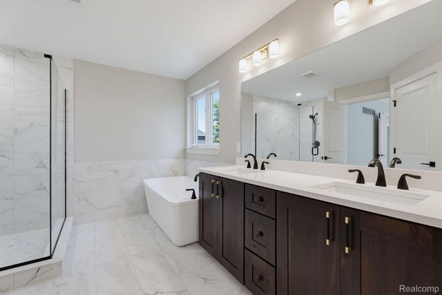 913 Kimberly Court, Troy, MI 48098