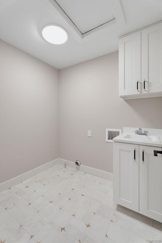 913 Kimberly Court, Troy, MI 48098