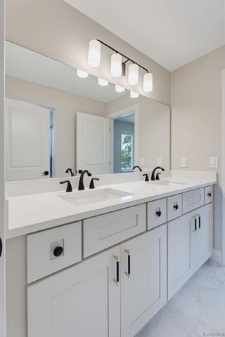 913 Kimberly Court, Troy, MI 48098