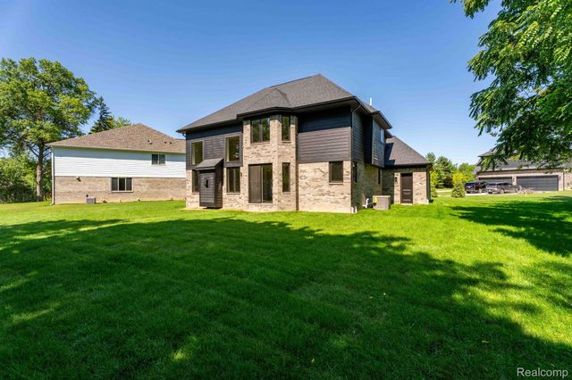 913 Kimberly Court, Troy, MI 48098