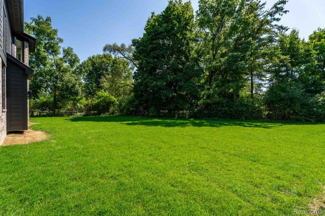 913 Kimberly Court, Troy, MI 48098