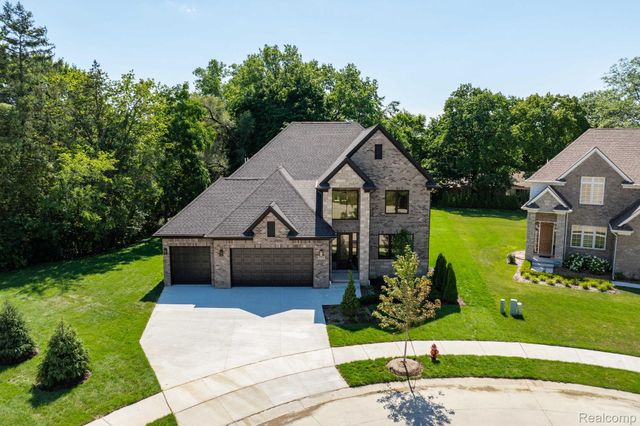 913 Kimberly Court, Troy, MI 48098