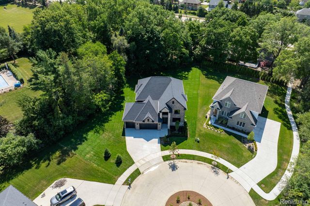 913 Kimberly Court, Troy, MI 48098