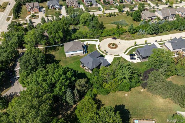 913 Kimberly Court, Troy, MI 48098