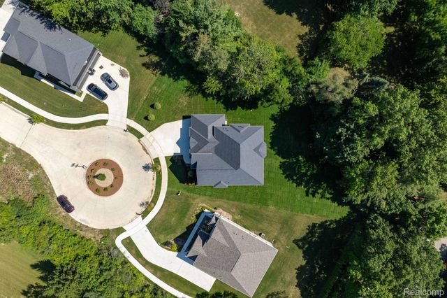 913 Kimberly Court, Troy, MI 48098