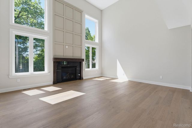 913 Kimberly Court, Troy, MI 48098