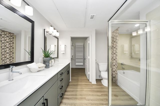 3003 Memorial Court 2433, Houston, TX 77007