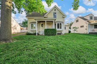 135 Oak Tree Drive, Webster Groves, MO 63119