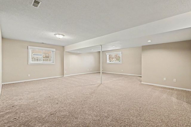 2 DANBURY CT. Court, Council Bluffs, IA 51503