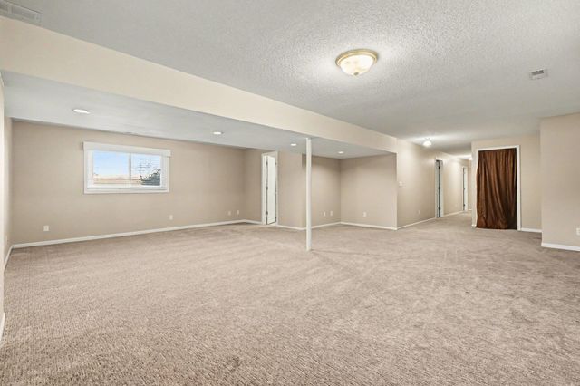 2 DANBURY CT. Court, Council Bluffs, IA 51503