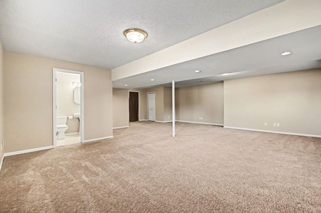 2 DANBURY CT. Court, Council Bluffs, IA 51503