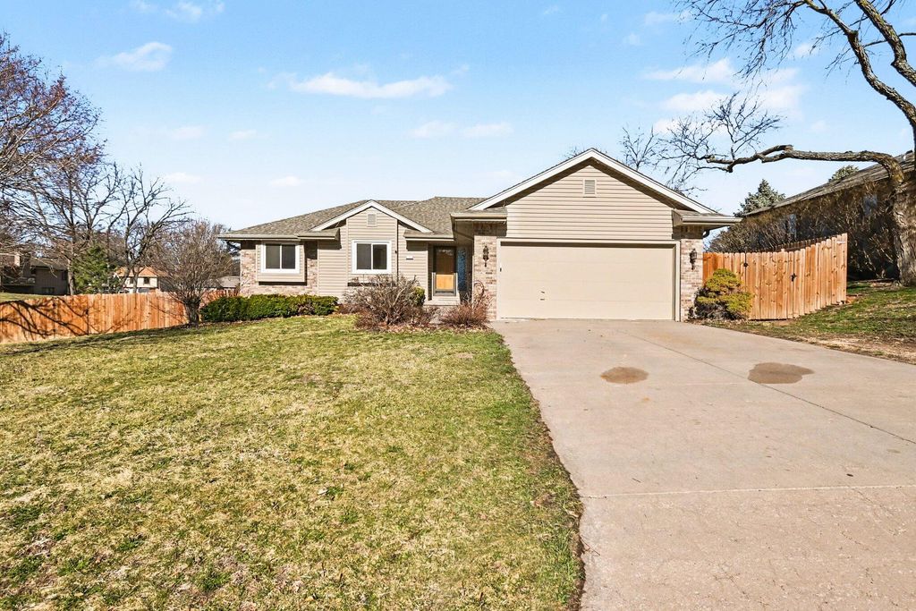 2 DANBURY CT. Court, Council Bluffs, IA 51503