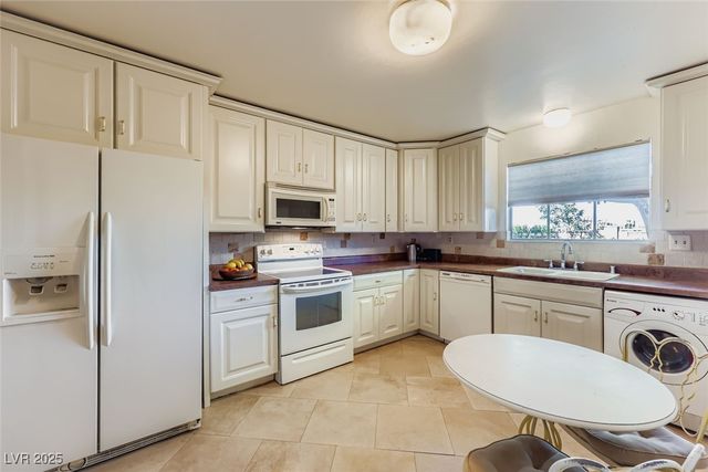 1060 Tam O Shanter, Las Vegas, NV 89109