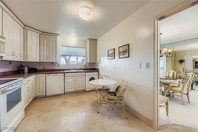 1060 Tam O Shanter, Las Vegas, NV 89109