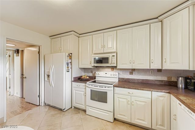 1060 Tam O Shanter, Las Vegas, NV 89109