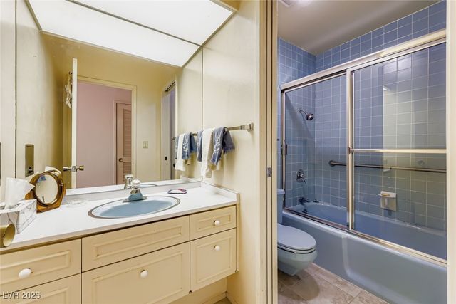 1060 Tam O Shanter, Las Vegas, NV 89109