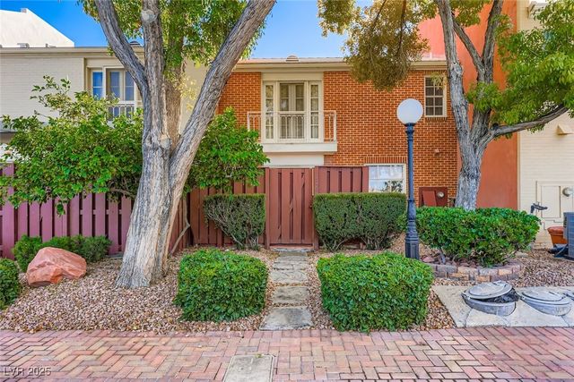 1060 Tam O Shanter, Las Vegas, NV 89109