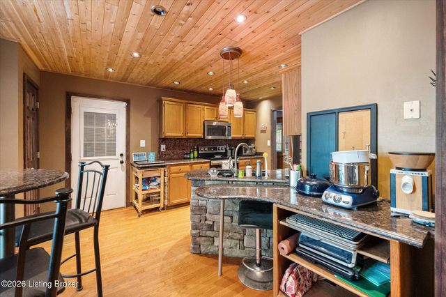 5213 Manor Dr, Crestwood, KY 40014