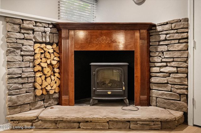 5213 Manor Dr, Crestwood, KY 40014