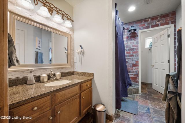 5213 Manor Dr, Crestwood, KY 40014