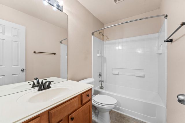 213 Newberry TRL, San Marcos, TX 78666