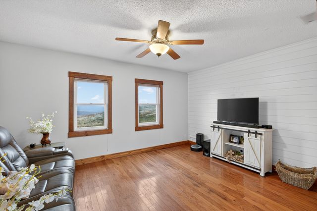 7340 E 156th Street S, Grinnell, IA 50112