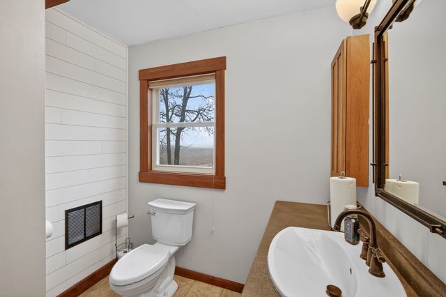 7340 E 156th Street S, Grinnell, IA 50112