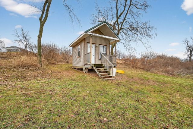 7340 E 156th Street S, Grinnell, IA 50112