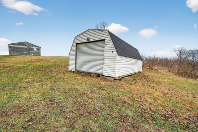 7340 E 156th Street S, Grinnell, IA 50112