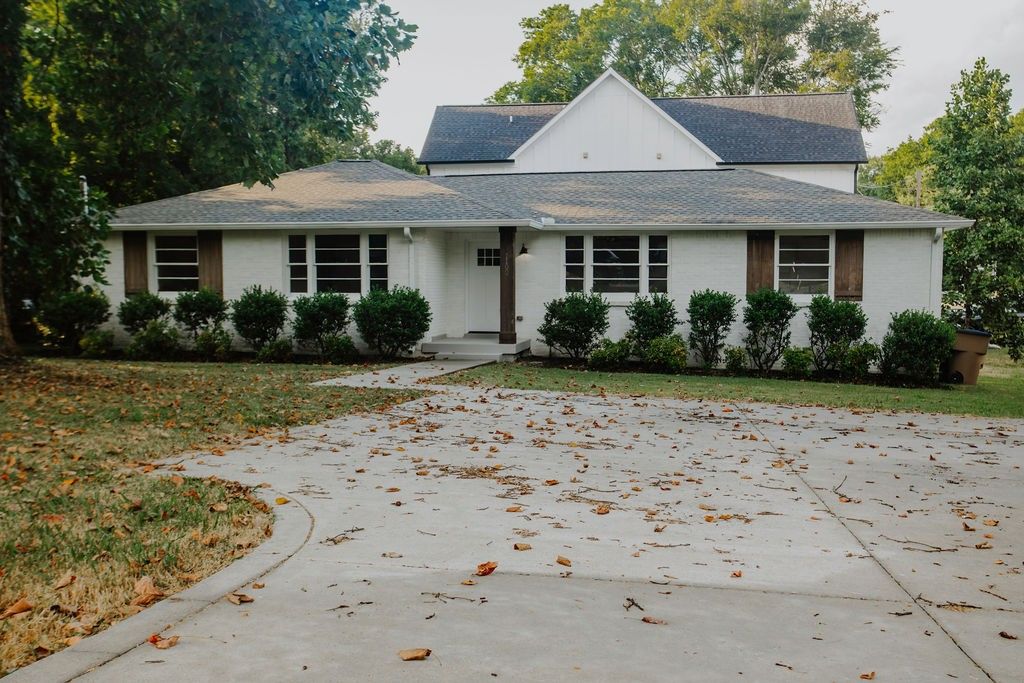1100 Grandview Dr, Nashville, TN 37204