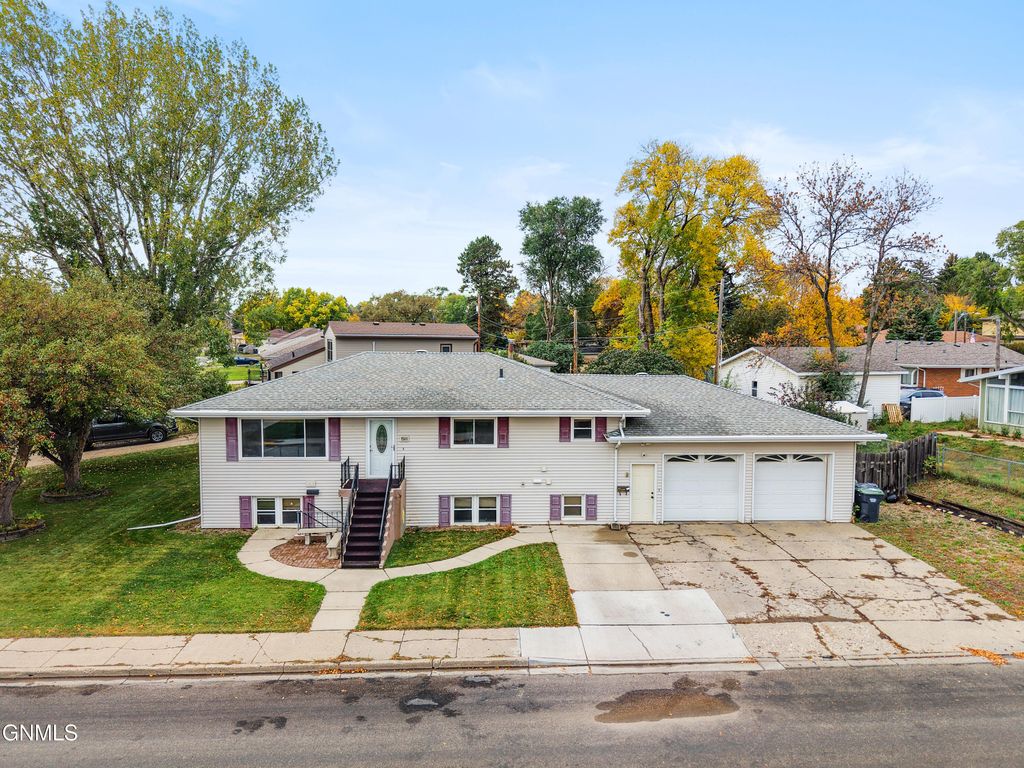 1501 6th Avenue NW, Mandan, ND 58554 photo 2