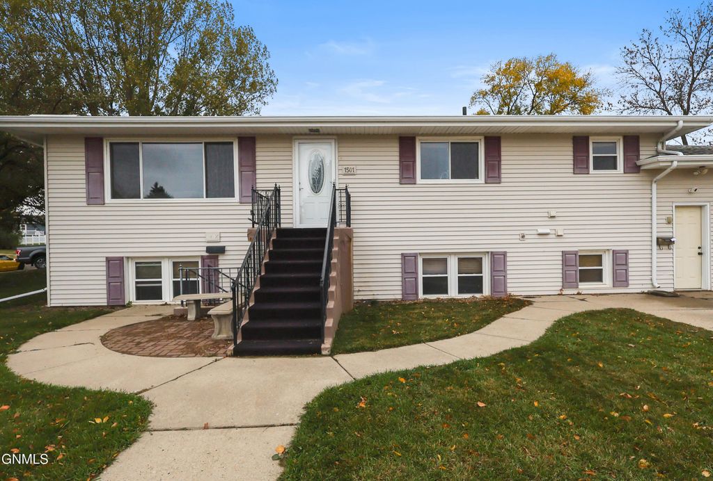 1501 6th Avenue NW, Mandan, ND 58554 photo 4