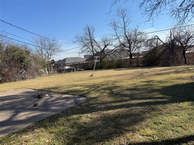 1214 Wintergreen Court, Desoto, TX 75115