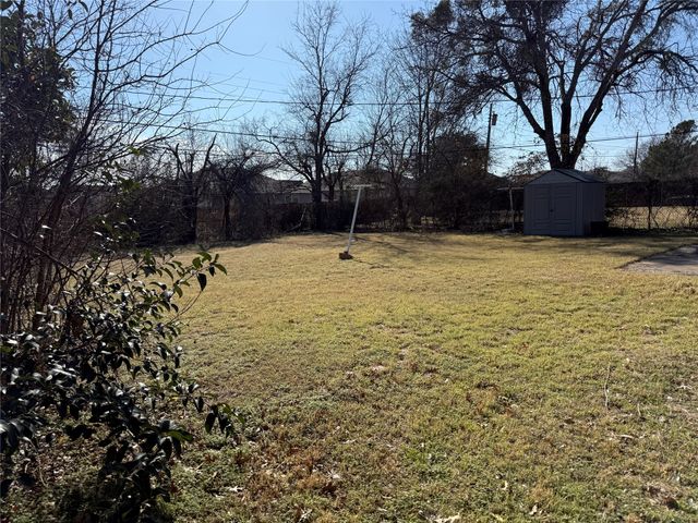 1214 Wintergreen Court, Desoto, TX 75115