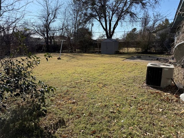 1214 Wintergreen Court, Desoto, TX 75115