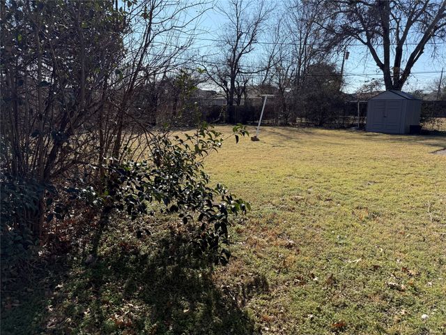 1214 Wintergreen Court, Desoto, TX 75115