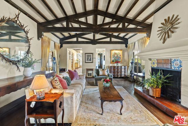 334 N Carmelina Avenue, Los Angeles, CA 90049