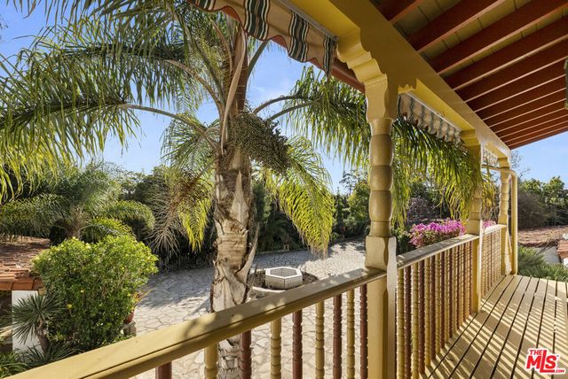 334 N Carmelina Avenue, Los Angeles, CA 90049