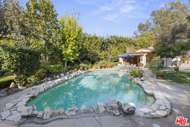 334 N Carmelina Avenue, Los Angeles, CA 90049