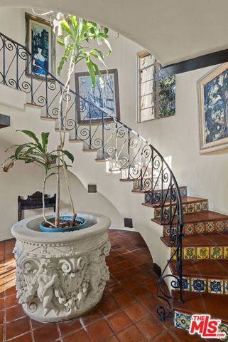 334 N Carmelina Avenue, Los Angeles, CA 90049