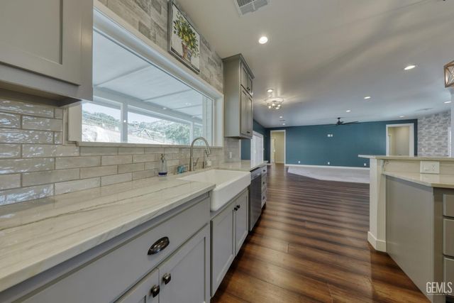 25904 Bear Valley Road, Tehachapi, CA 93561