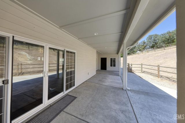 25904 Bear Valley Road, Tehachapi, CA 93561