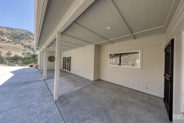 25904 Bear Valley Road, Tehachapi, CA 93561