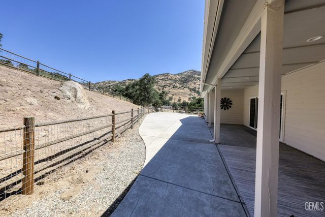 25904 Bear Valley Road, Tehachapi, CA 93561