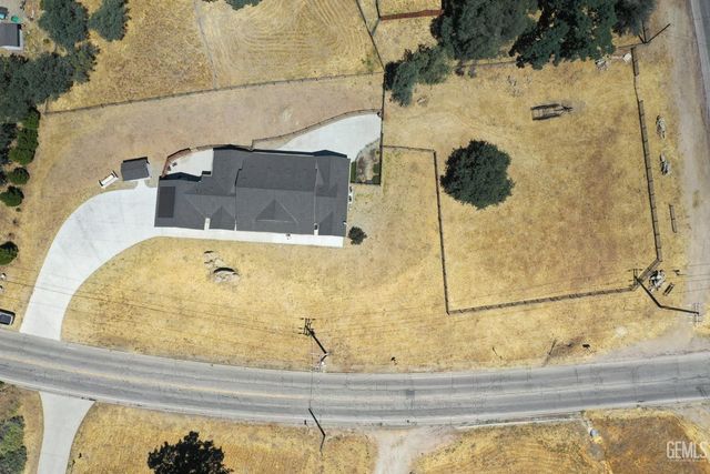 25904 Bear Valley Road, Tehachapi, CA 93561