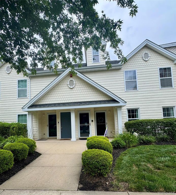 139 Brattle Circle, Melville, NY 11747