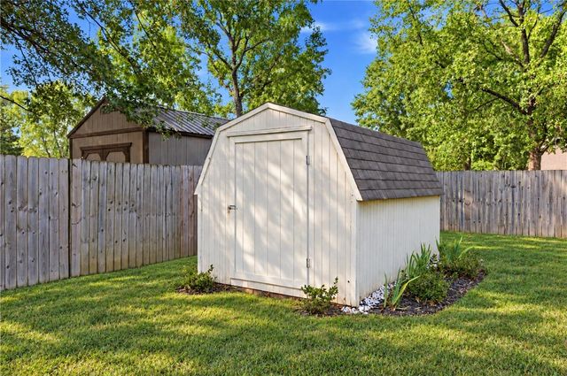 1764 E Harold Street, Fayetteville, AR 72703